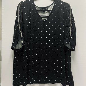 New w/tag Como 1X Soft Knit Top BLK w/WHT dot Rhinestone Strip on Sleeves V-Neck